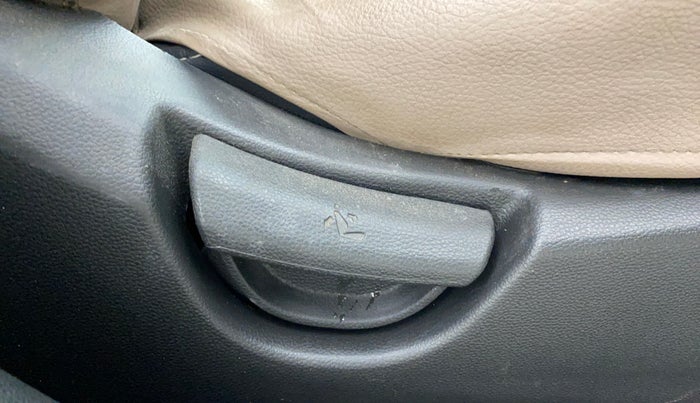 2018 Hyundai Grand i10 MAGNA AT 1.2 KAPPA VTVT, Petrol, Automatic, 66,303 km, Driver Side Adjustment Panel