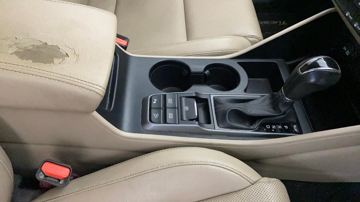 2019 Hyundai Tucson GLS 2WD AT PETROL, Petrol, Automatic, 94,340 km, Gear Lever