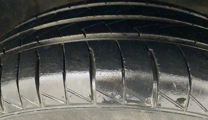 2011 Toyota Etios G, Petrol, Manual, 69,278 km, Right Front Tyre Tread
