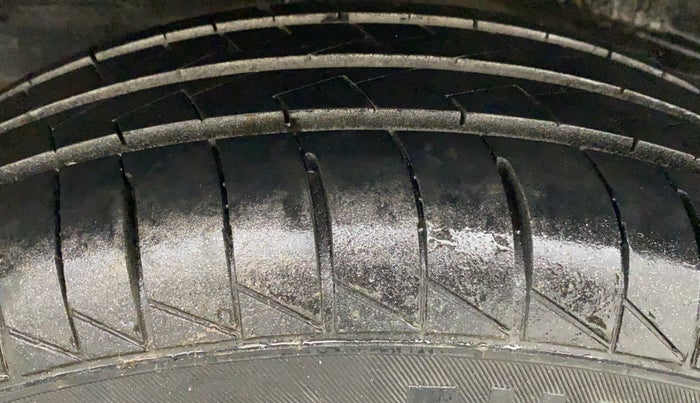 2011 Toyota Etios G, Petrol, Manual, 69,278 km, Right Rear Tyre Tread