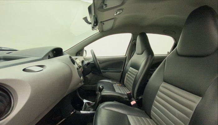 2011 Toyota Etios G, Petrol, Manual, 69,278 km, Right Side Front Door Cabin