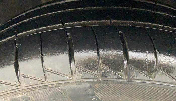 2011 Toyota Etios G, Petrol, Manual, 69,278 km, Left Front Tyre Tread