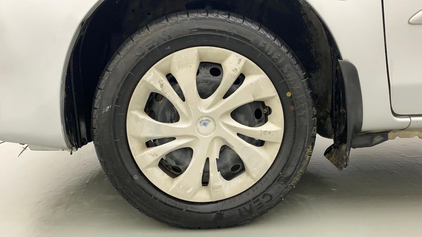 2011 Toyota Etios G, Petrol, Manual, 69,278 km, Left Front Wheel