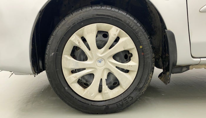 2011 Toyota Etios G, Petrol, Manual, 69,278 km, Left Front Wheel