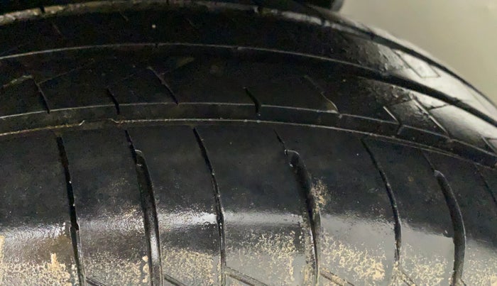 2011 Toyota Etios G, Petrol, Manual, 69,278 km, Left Rear Tyre Tread