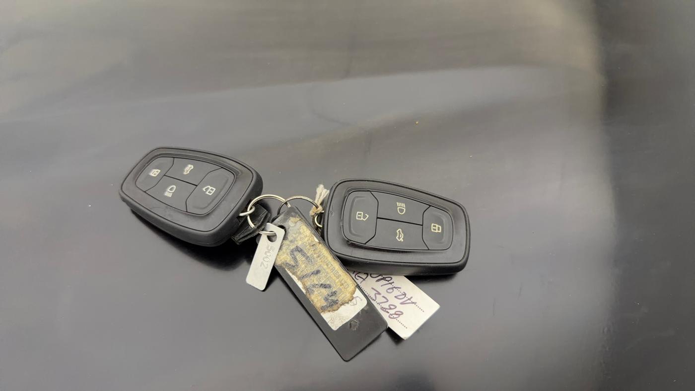 2023 Tata NEXON XZ PLUS LUX SUNROOF RED DARK PETROL, Petrol, Manual, 55,308 km, Key Close Up