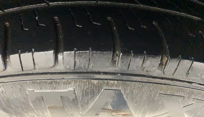 2017 Maruti Dzire ZXI AMT, Petrol, Automatic, 32,231 km, Right Front Tyre Tread