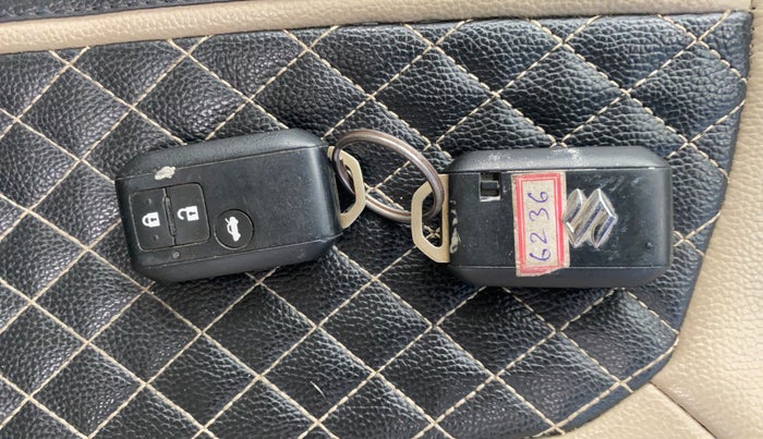 2017 Maruti Dzire ZXI AMT, Petrol, Automatic, 32,231 km, Key Close Up