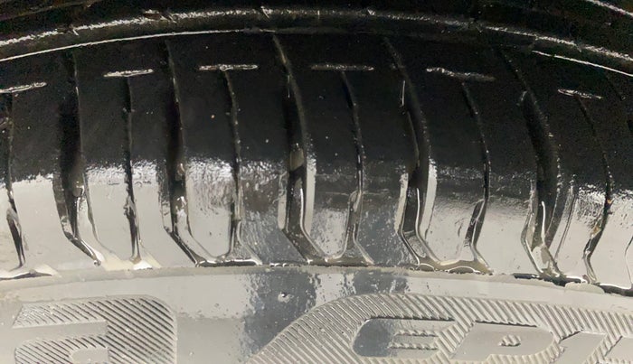 2017 Maruti Dzire ZXI AMT, Petrol, Automatic, 32,231 km, Left Front Tyre Tread