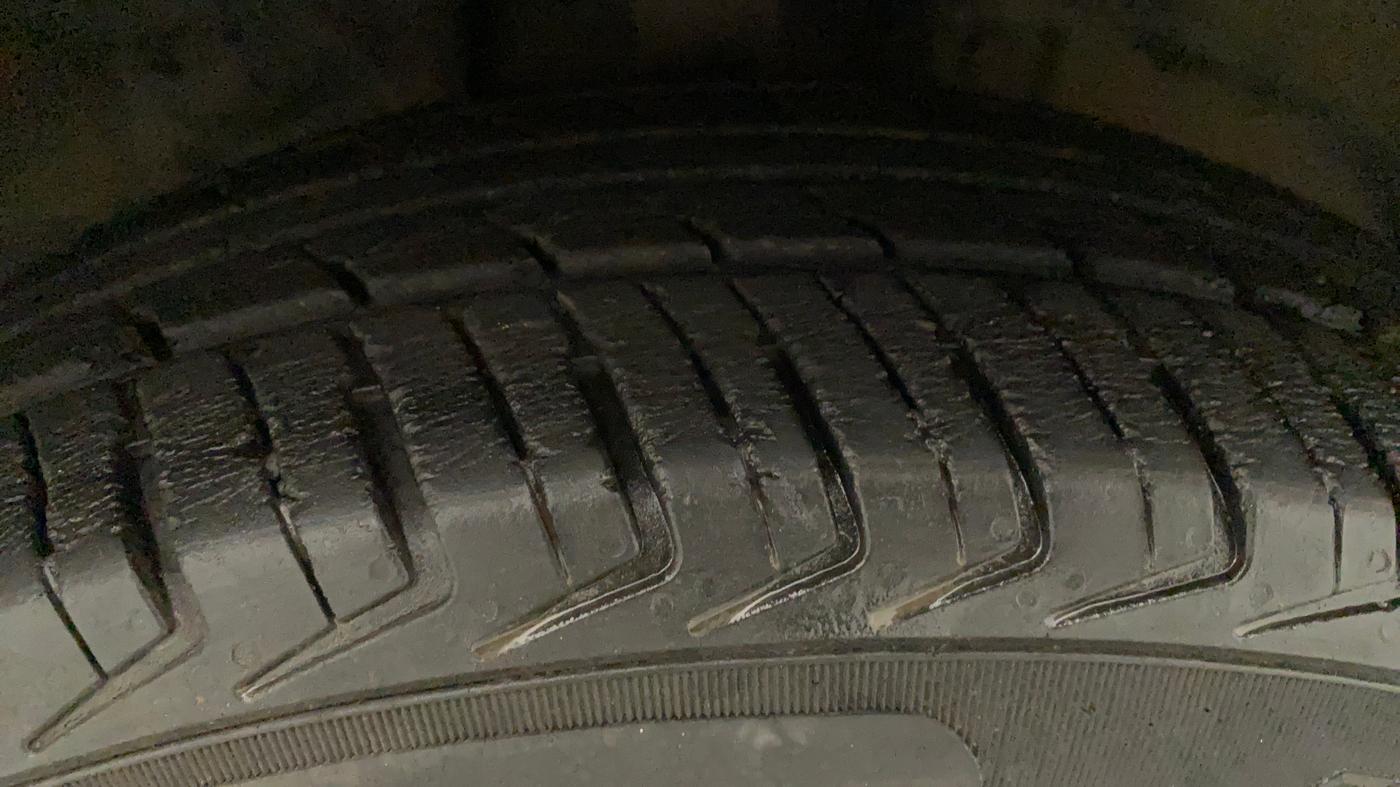 2018 Datsun Redi Go T(O) 1.0 AMT, Petrol, Automatic, 16,485 km, Right Front Tyre Tread