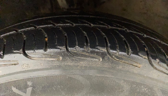 2010 Hyundai i10 MAGNA 1.2, Petrol, Manual, 89,388 km, Left Front Tyre Tread