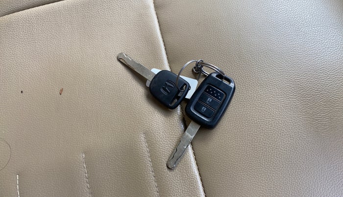 2020 Honda Amaze 1.2L I-VTEC S, Petrol, Manual, 1,01,334 km, Key Close Up