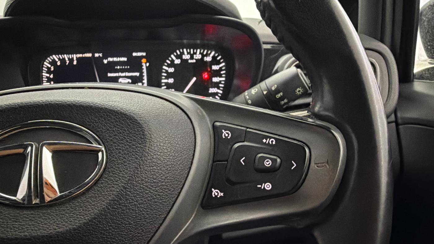 2021 Tata ALTROZ XZ PLUS PETROL DARK EDITION, Petrol, Manual, 42,772 km, Adaptive Cruise Control