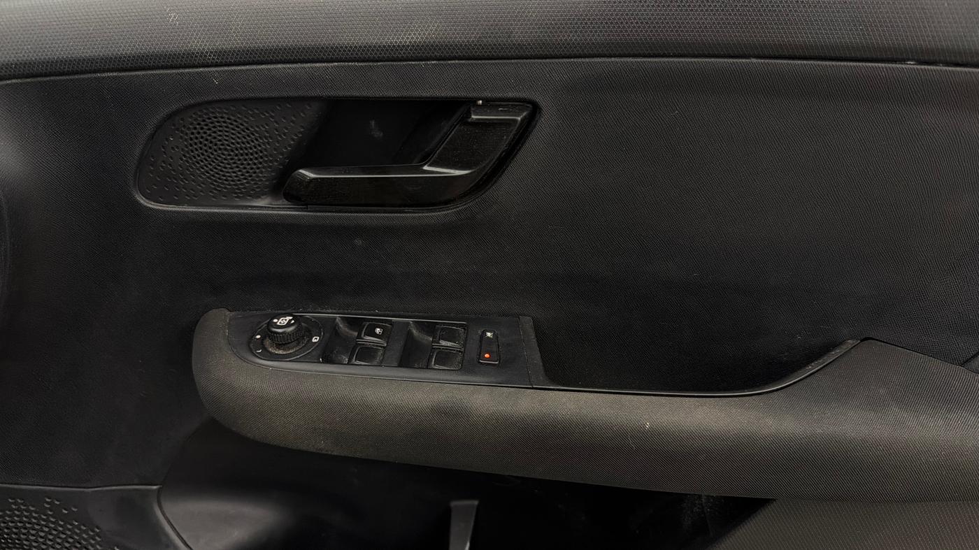 2021 Tata ALTROZ XZ PLUS PETROL DARK EDITION, Petrol, Manual, 42,772 km, Driver Side Door Panels Control