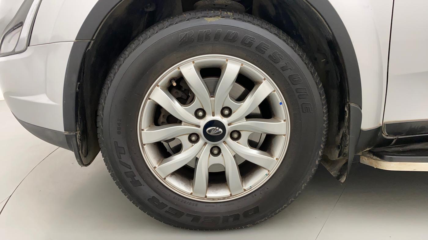 2019 Mahindra XUV500 W9 AT, Diesel, Automatic, 30,880 km, Left Front Wheel