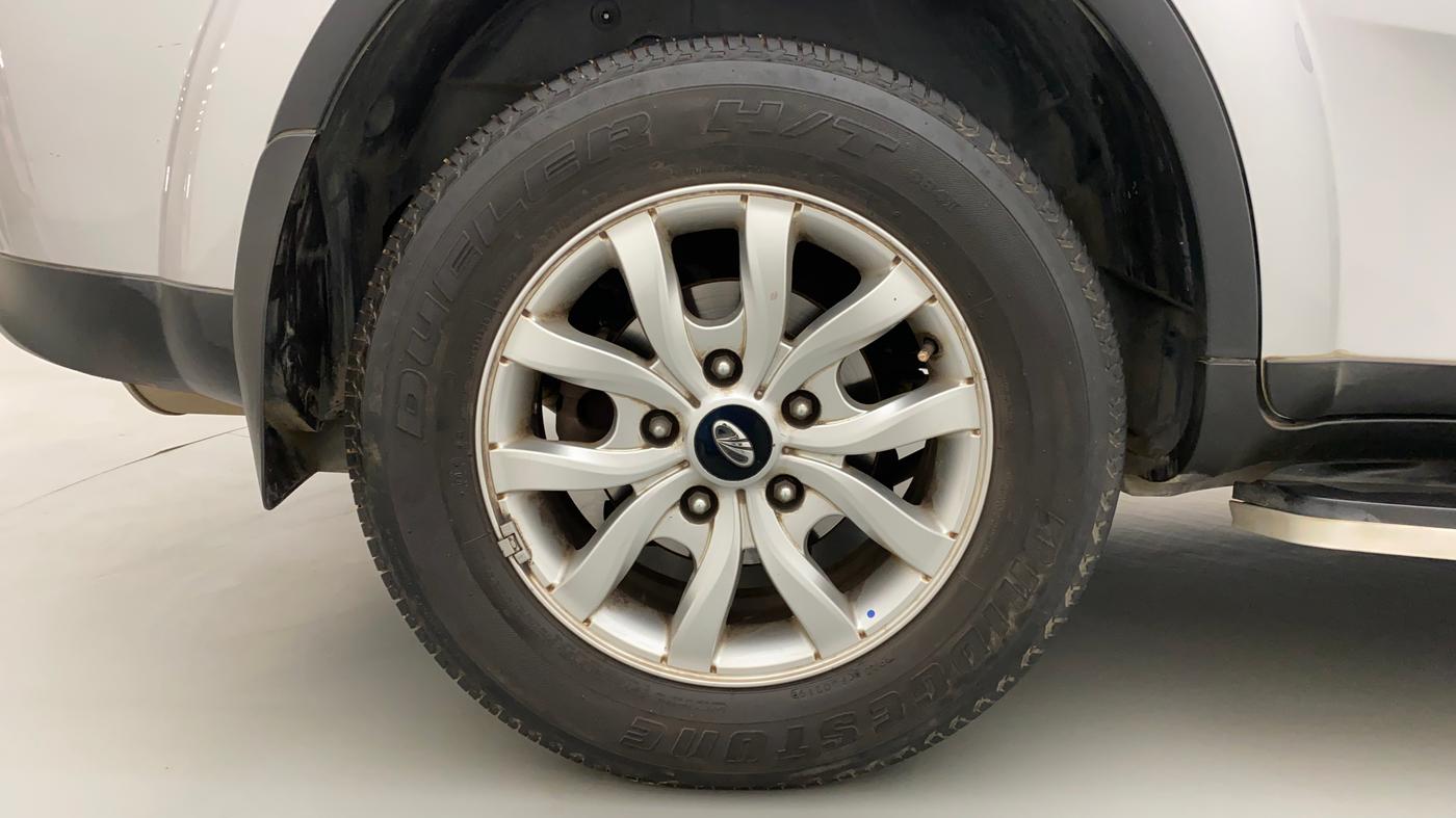 2019 Mahindra XUV500 W9 AT, Diesel, Automatic, 30,880 km, Right Rear Wheel