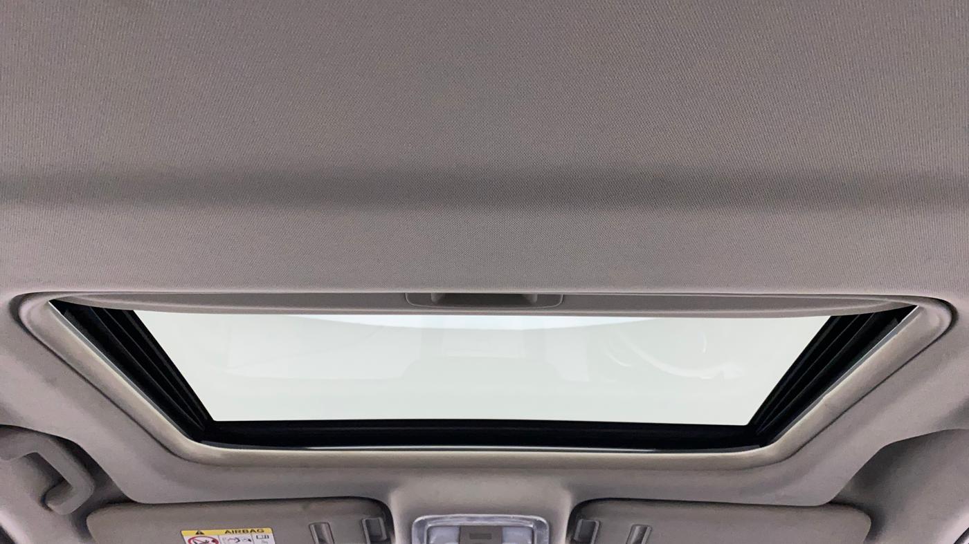 2019 Mahindra XUV500 W9 AT, Diesel, Automatic, 30,880 km, Moonroof/ Sunroof