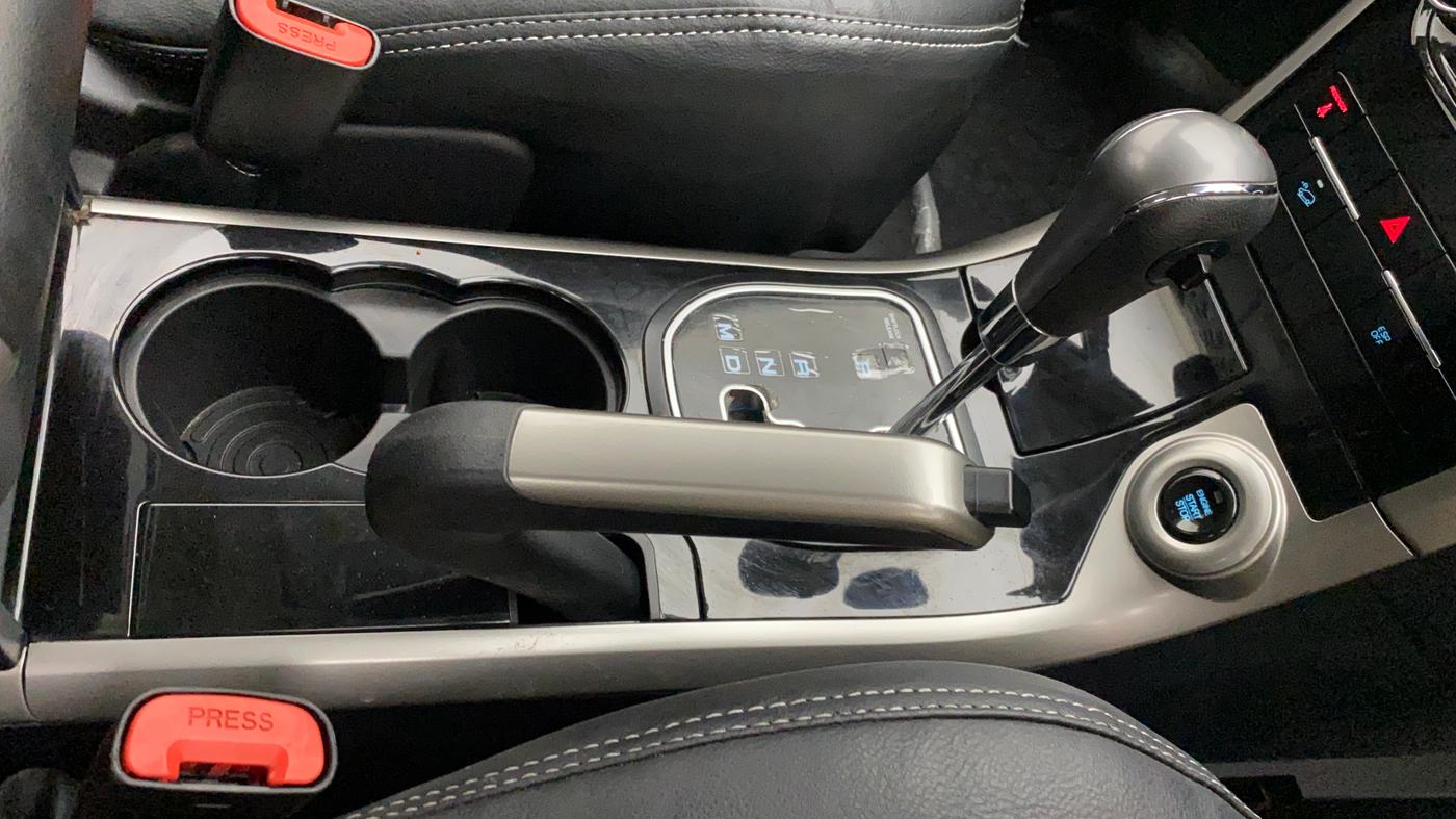 2019 Mahindra XUV500 W9 AT, Diesel, Automatic, 30,880 km, Gear Lever