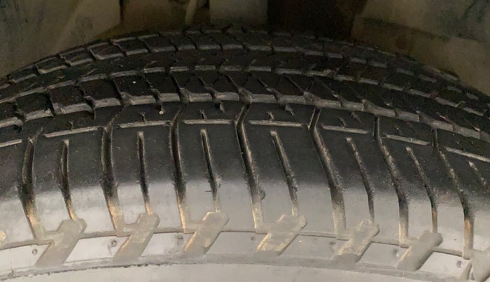 2019 Mahindra XUV500 W9 AT, Diesel, Automatic, 30,880 km, Right Front Tyre Tread