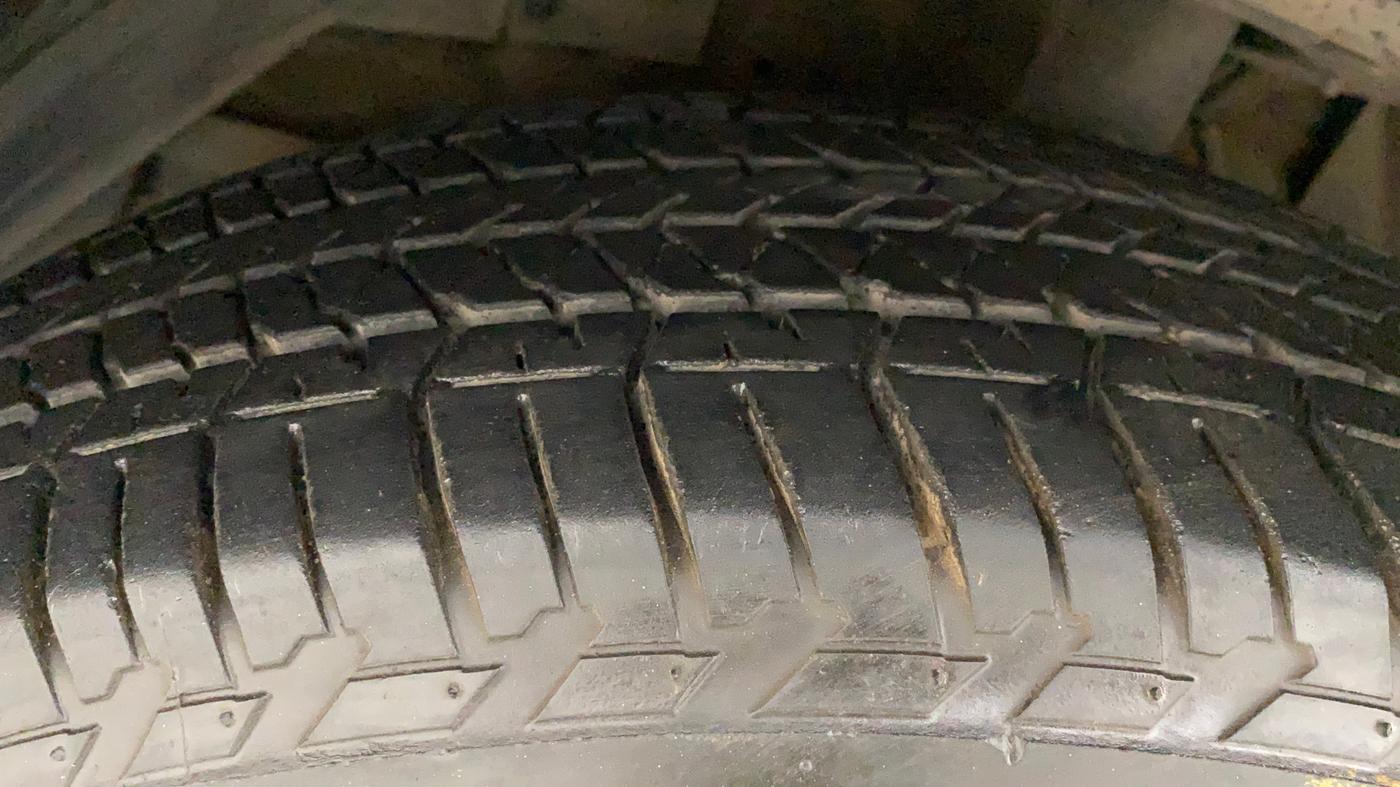 2019 Mahindra XUV500 W9 AT, Diesel, Automatic, 30,880 km, Left Front Tyre Tread