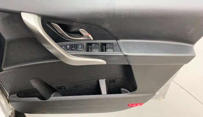 2019 Mahindra XUV500 W9 AT, Diesel, Automatic, 30,880 km, Driver Side Door Panels Control