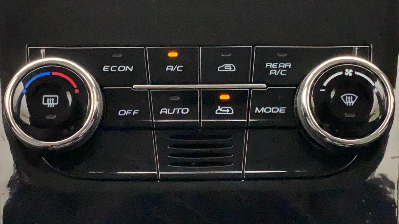 2019 Mahindra XUV500 W9 AT, Diesel, Automatic, 30,880 km, Automatic Climate Control