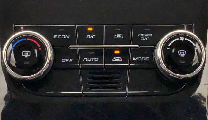 2019 Mahindra XUV500 W9 AT, Diesel, Automatic, 30,880 km, Automatic Climate Control