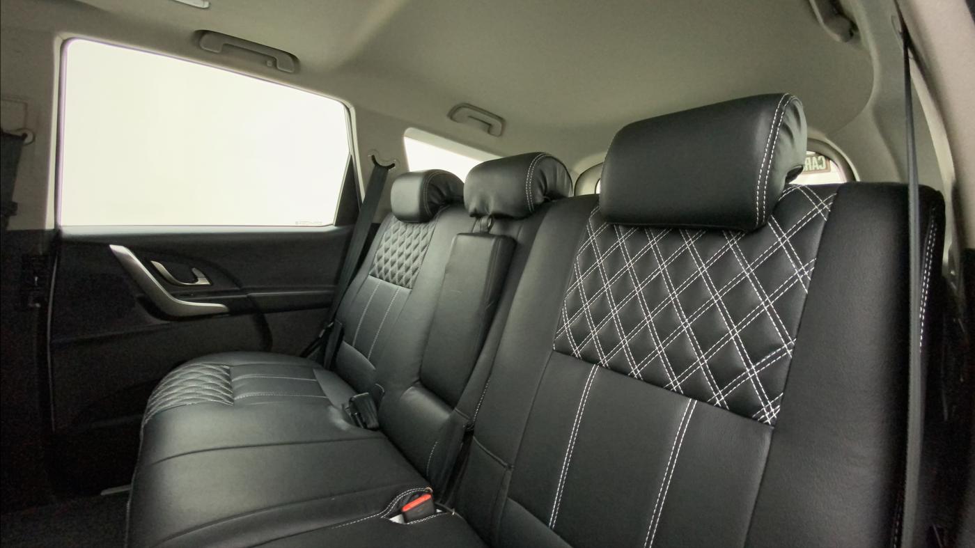 2019 Mahindra XUV500 W9 AT, Diesel, Automatic, 30,880 km, Right Side Rear Door Cabin