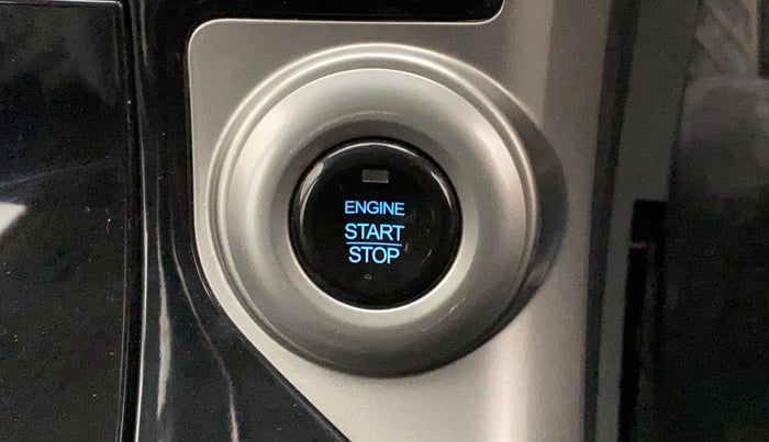 2019 Mahindra XUV500 W9 AT, Diesel, Automatic, 30,880 km, Keyless Start/ Stop Button