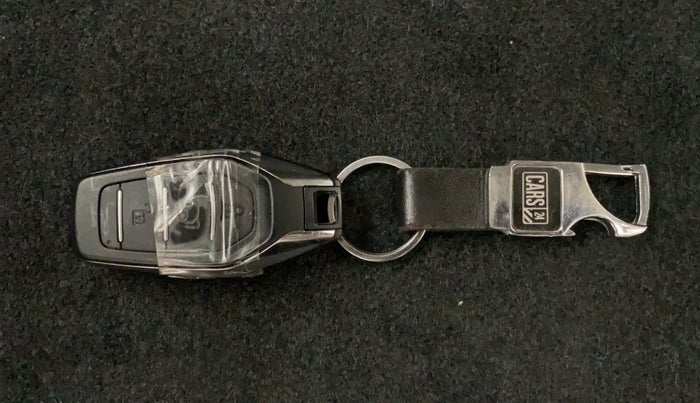 2019 Mahindra XUV500 W9 AT, Diesel, Automatic, 30,880 km, Key Close Up