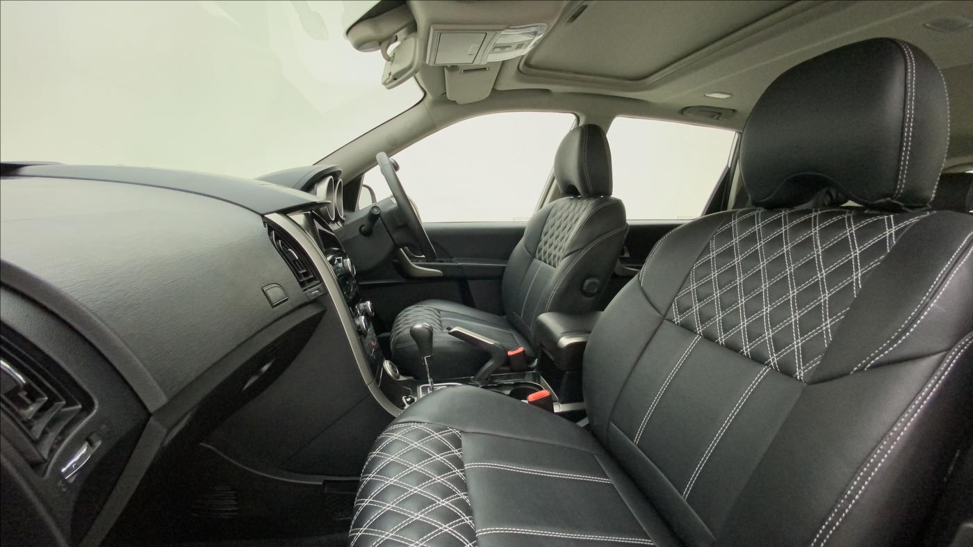 2019 Mahindra XUV500 W9 AT, Diesel, Automatic, 30,880 km, Right Side Front Door Cabin