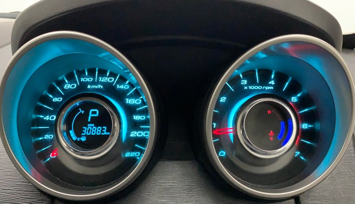 2019 Mahindra XUV500 W9 AT, Diesel, Automatic, 30,880 km, Odometer Image