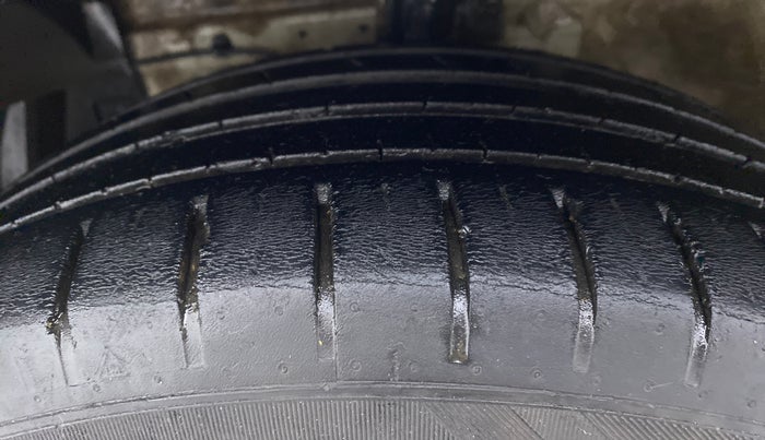 2019 Maruti Ciaz ALPHA  AT 1.5 SHVS PETROL, Petrol, Automatic, 54,951 km, Left Front Tyre Tread