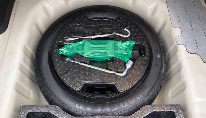 2019 Maruti Ciaz ALPHA  AT 1.5 SHVS PETROL, Petrol, Automatic, 54,951 km, Spare Tyre