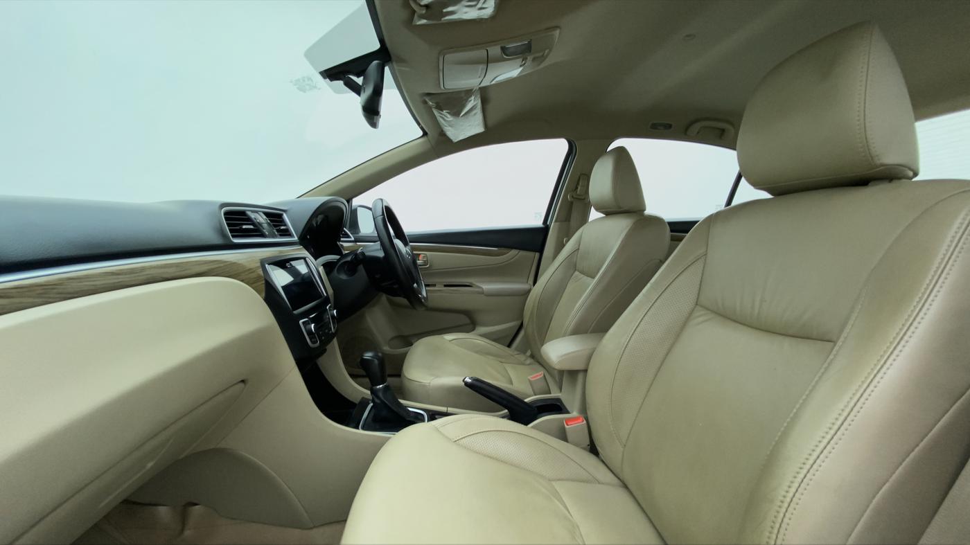 2019 Maruti Ciaz ALPHA  AT 1.5 SHVS PETROL, Petrol, Automatic, 54,951 km, Right Side Front Door Cabin