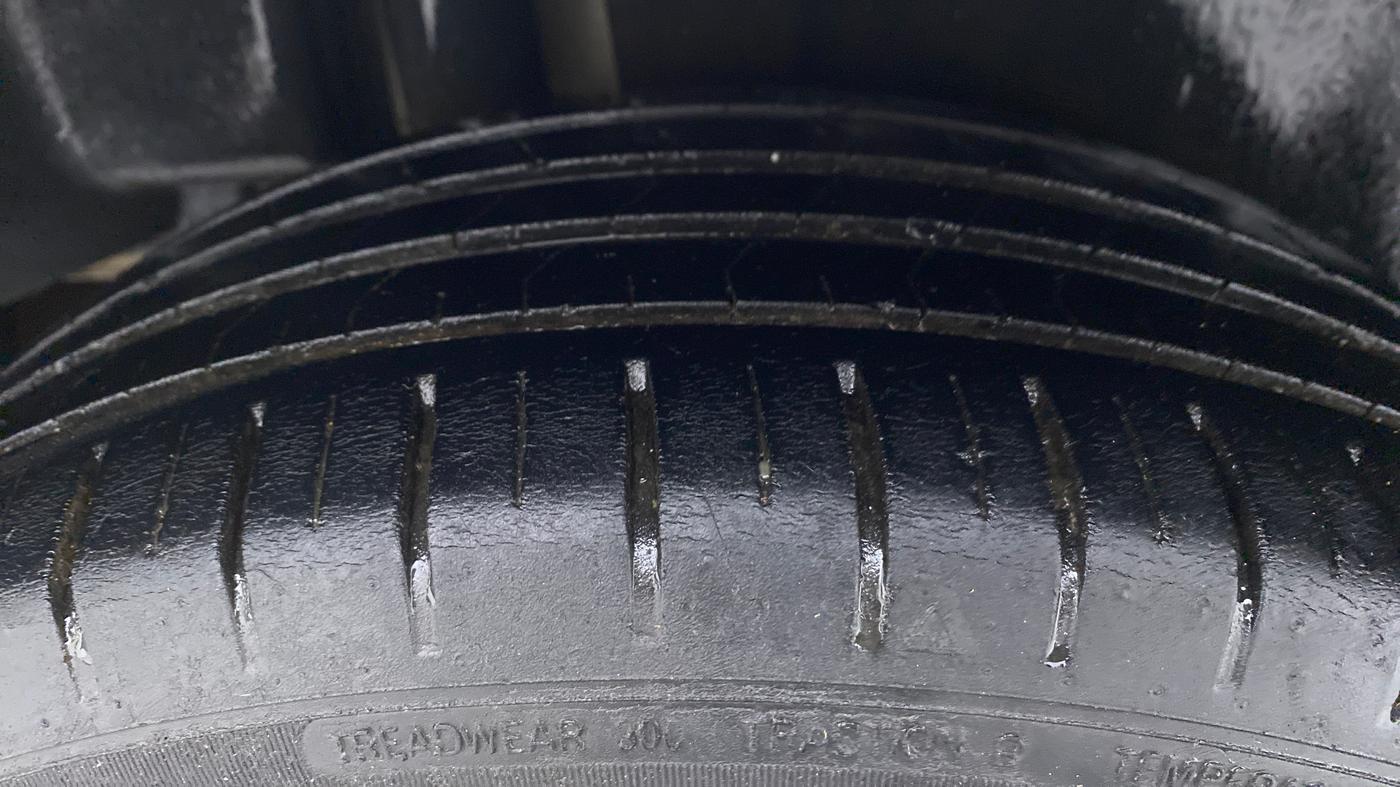 2019 Maruti Ciaz ALPHA  AT 1.5 SHVS PETROL, Petrol, Automatic, 54,951 km, Right Rear Tyre Tread