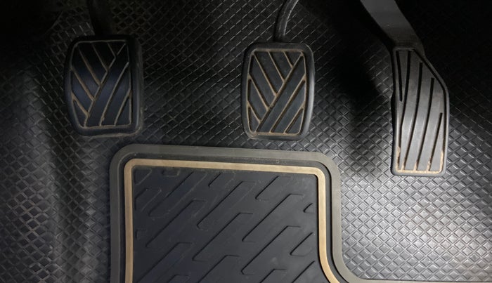 2017 Maruti S Cross ZETA 1.3, Diesel, Manual, 76,472 km, Pedals