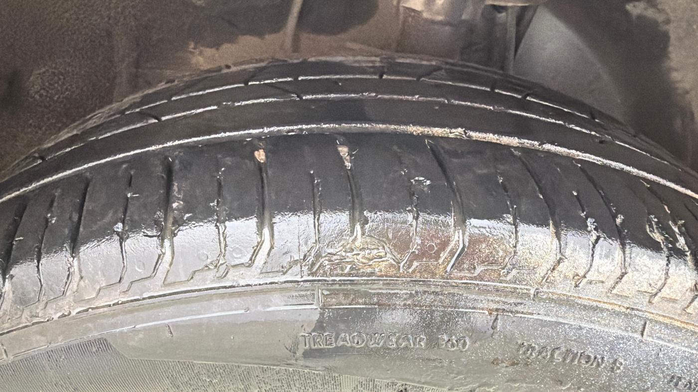 2023 Hyundai NEW I20 ASTA (O) 1.2 IVT, Petrol, Automatic, 37,658 km, Right Front Tyre Tread