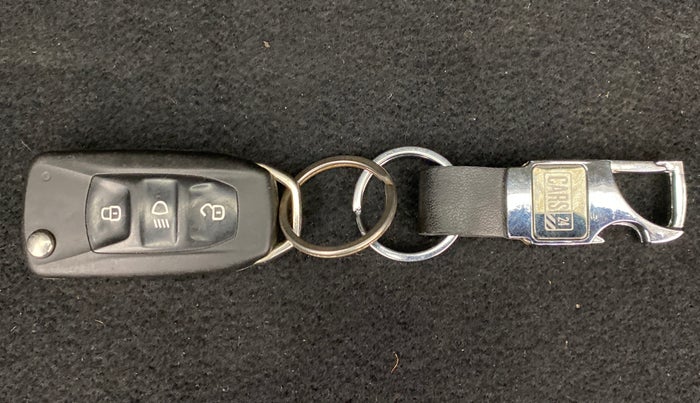 2018 Tata NEXON XM 1.2, Petrol, Manual, 38,203 km, Key Close Up