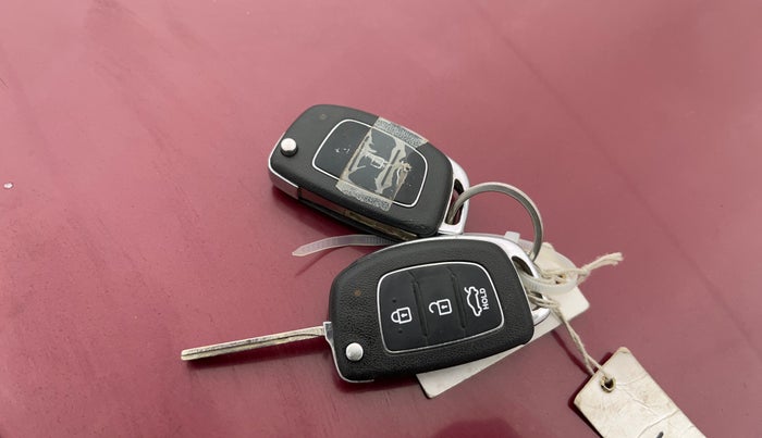 2014 Hyundai Verna FLUIDIC 1.6 VTVT SX, Petrol, Manual, 80,433 km, Key Close Up