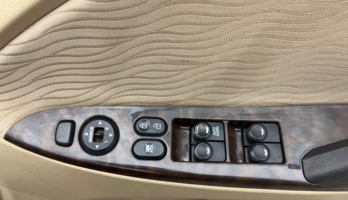 2014 Hyundai Verna FLUIDIC 1.6 VTVT SX, Petrol, Manual, 80,433 km, Driver Side Door Panels Control