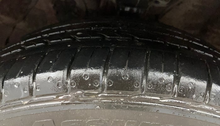 2014 Hyundai Verna FLUIDIC 1.6 VTVT SX, Petrol, Manual, 80,433 km, Left Front Tyre Tread