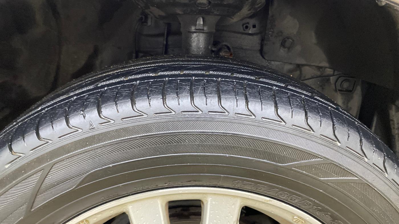 2015 Honda Brio VX AT, Petrol, Automatic, 66,331 km, Right Front Tyre Tread