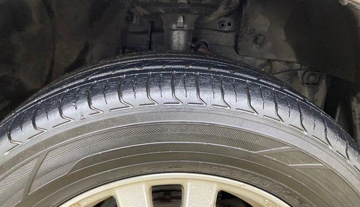 2015 Honda Brio VX AT, Petrol, Automatic, 66,331 km, Right Front Tyre Tread