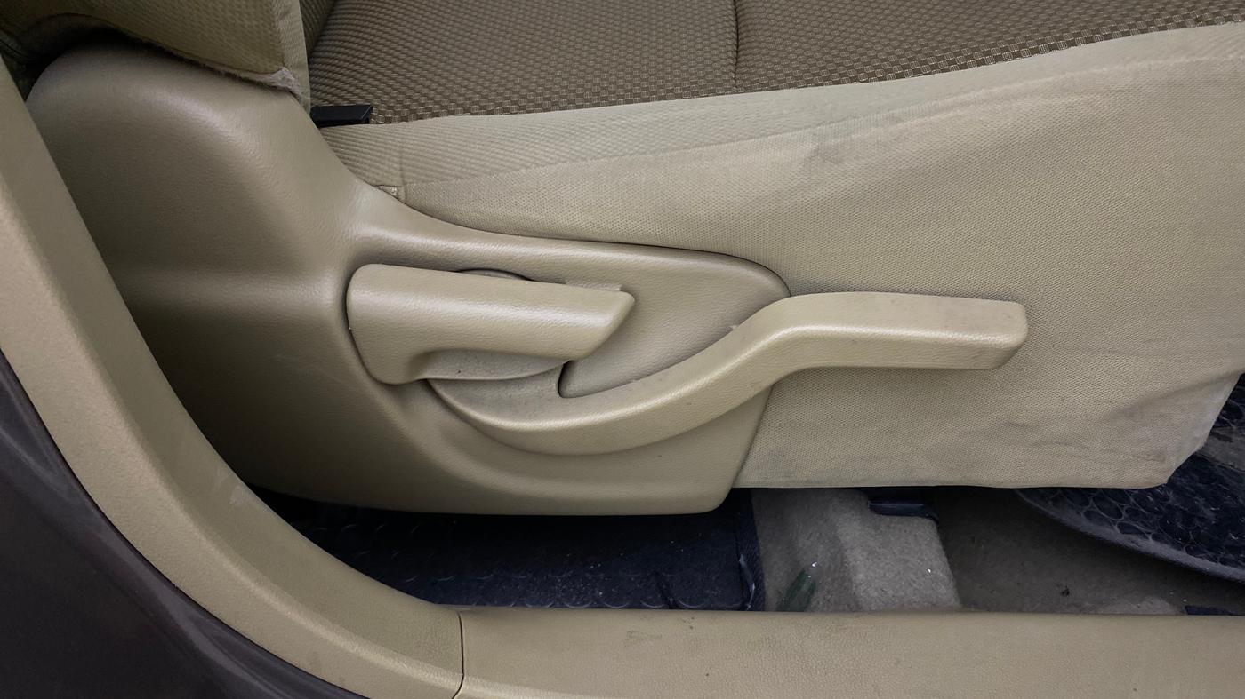 2015 Honda Brio VX AT, Petrol, Automatic, 66,331 km, Driver Side Adjustment Panel