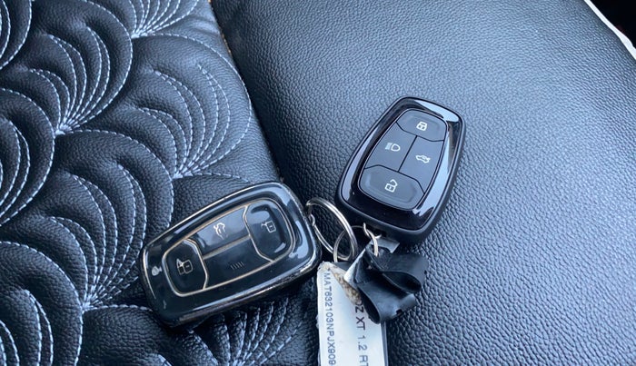 2022 Tata ALTROZ XT PETROL, Petrol, Manual, 15,106 km, Key Close Up