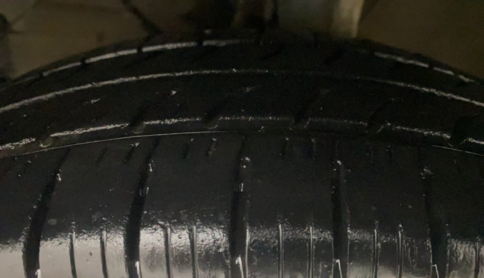 2020 Maruti Dzire LXI, Petrol, Manual, 77,035 km, Left Front Tyre Tread