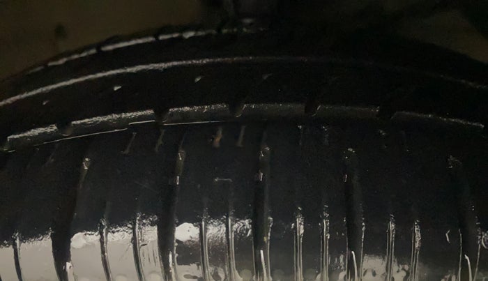 2020 Maruti Dzire LXI, Petrol, Manual, 77,035 km, Right Front Tyre Tread