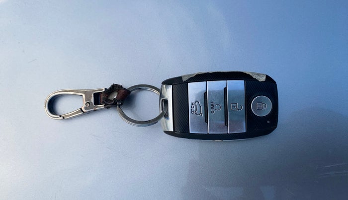 2022 KIA SELTOS HTX 1.5 PETROL, Petrol, Manual, 26,779 km, Key Close Up