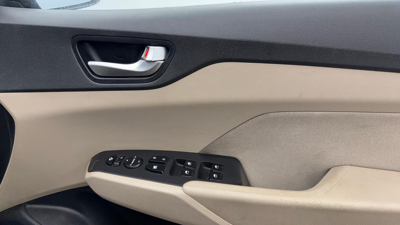 2019 Hyundai Verna 1.6 VTVT SX, Petrol, Manual, 82,131 km, Driver Side Door Panels Control
